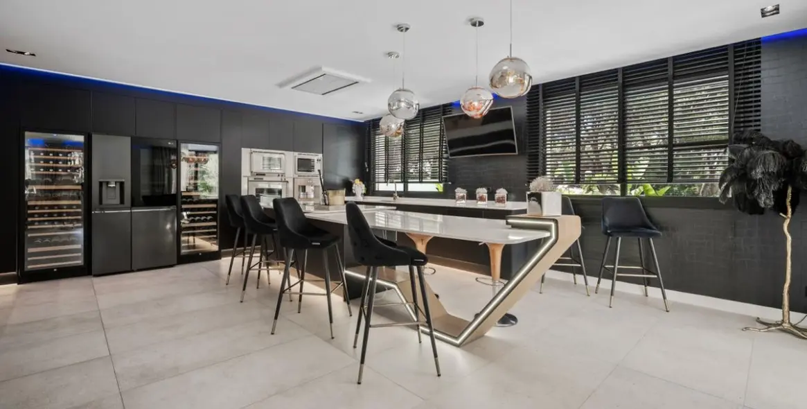 Venta de villa independiente en Las Chapas 4
