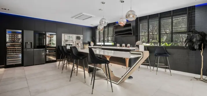 Venta de villa independiente en Las Chapas 3