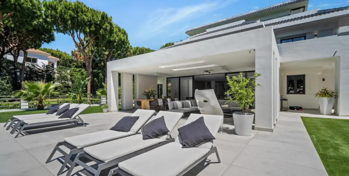 Venta de villa independiente en Las Chapas 5