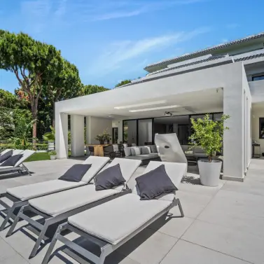 Venta de villa independiente en Las Chapas