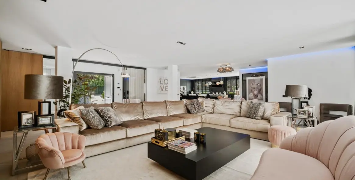 Venta de villa independiente en Las Chapas 8