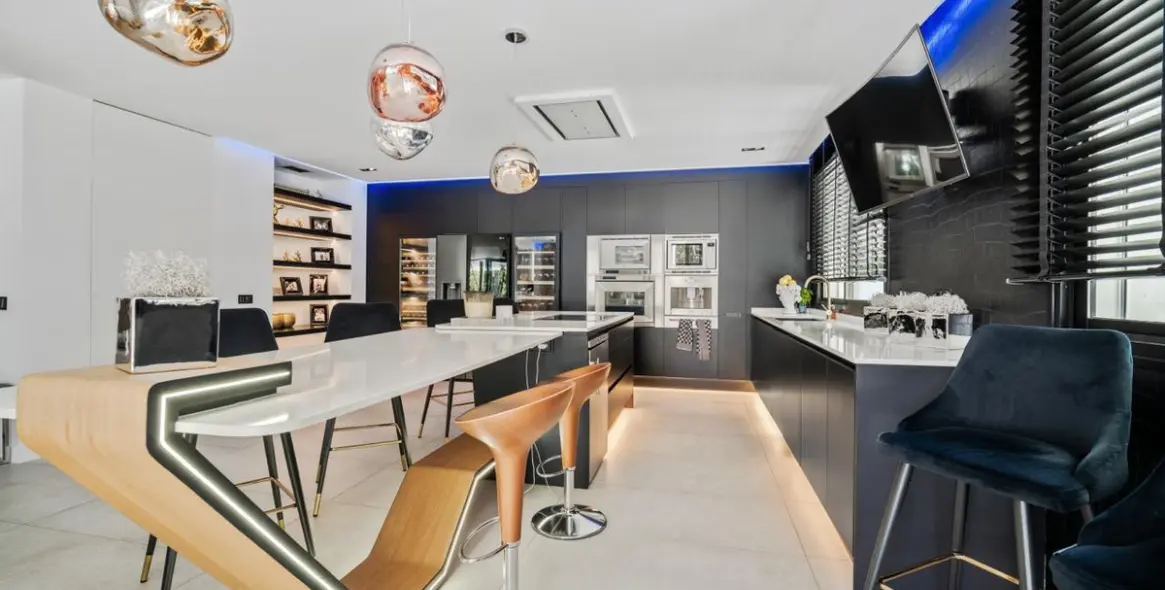 Venta de villa independiente en Las Chapas 10