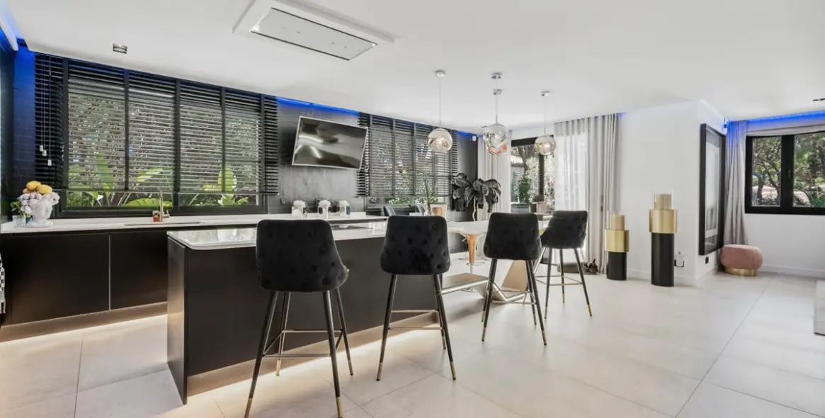 Venta de villa independiente en Las Chapas 11