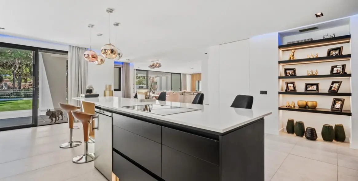 Venta de villa independiente en Las Chapas 12