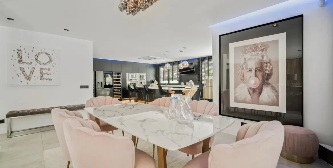 Venta de villa independiente en Las Chapas 14