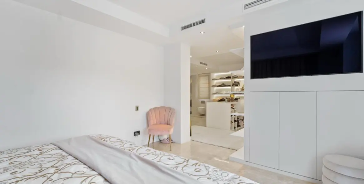 Venta de villa independiente en Las Chapas 16