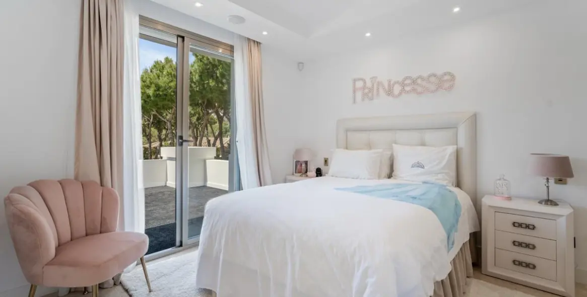 Venta de villa independiente en Las Chapas 23
