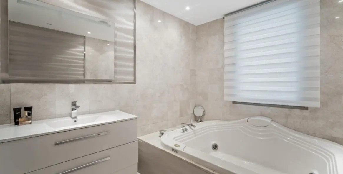 Venta de villa independiente en Las Chapas 25