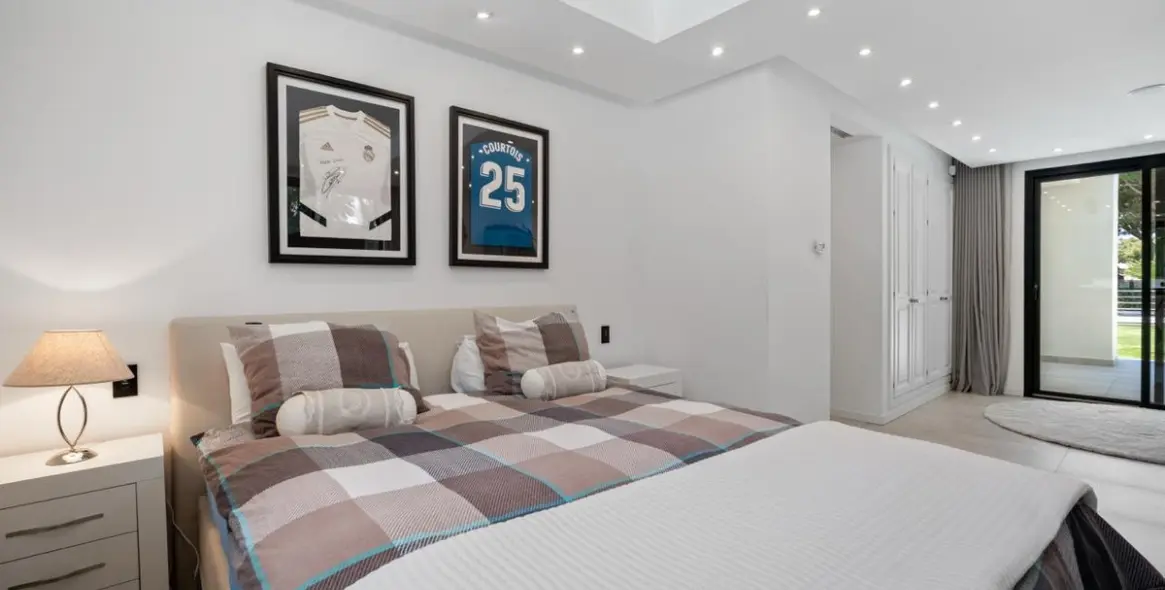 Venta de villa independiente en Las Chapas 26