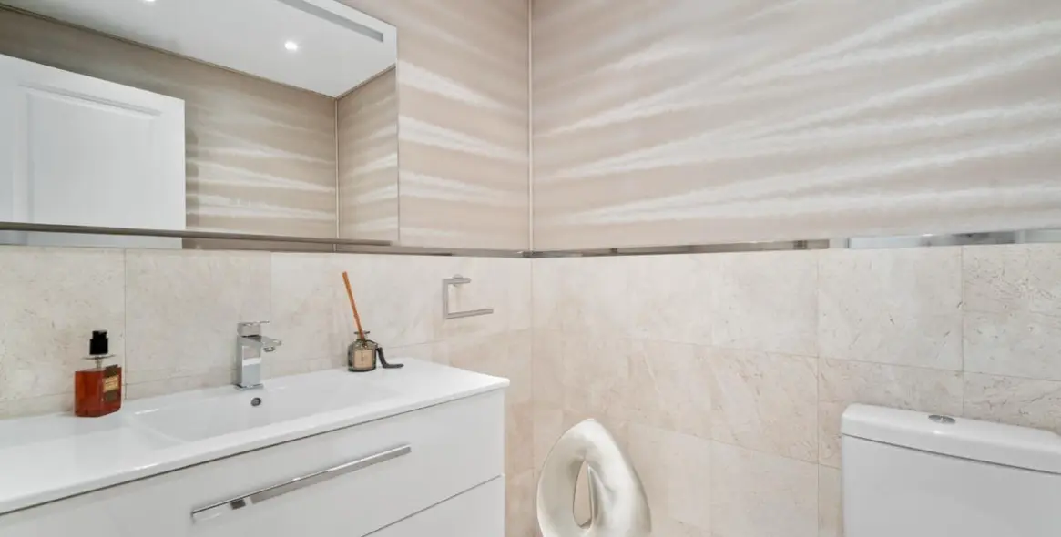 Venta de villa independiente en Las Chapas 28
