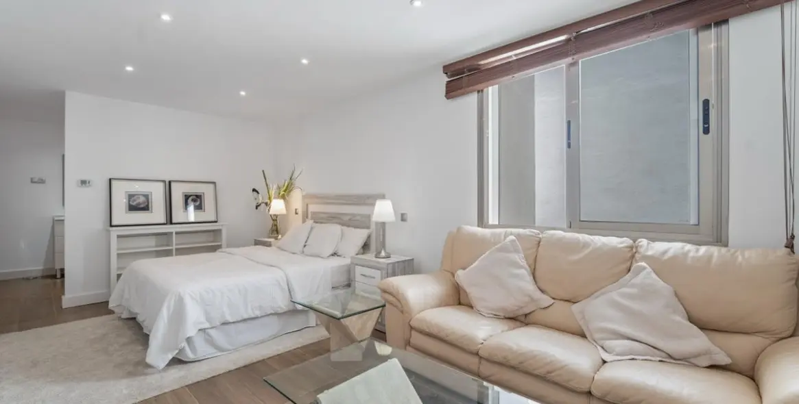 Venta de villa independiente en Las Chapas 29