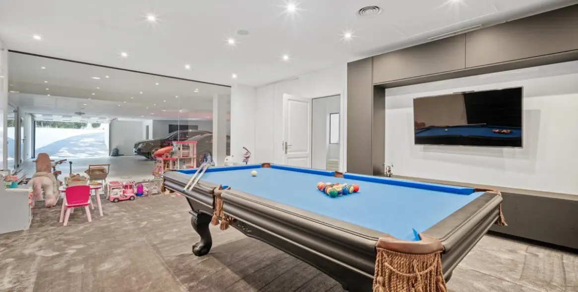 Venta de villa independiente en Las Chapas 43