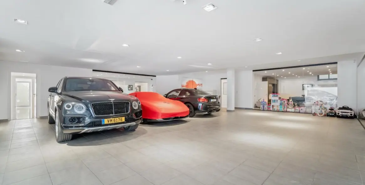 Venta de villa independiente en Las Chapas 56