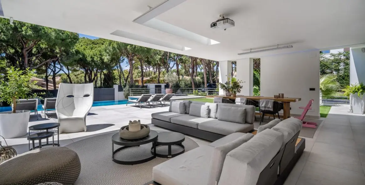 Venta de villa independiente en Las Chapas 64