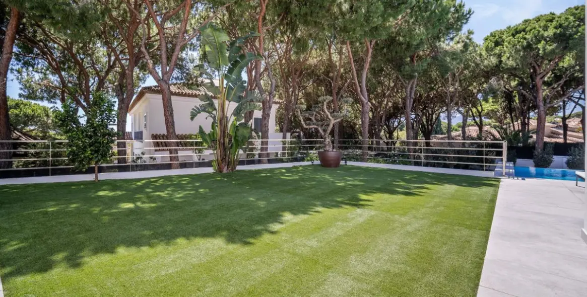 Venta de villa independiente en Las Chapas 71