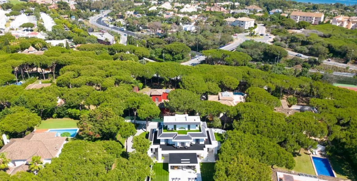 Venta de villa independiente en Las Chapas 76