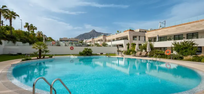 Venta de apartamento en planta baja en The Golden Mile 0
