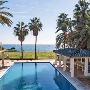 Venta de parcela residencial en Estepona