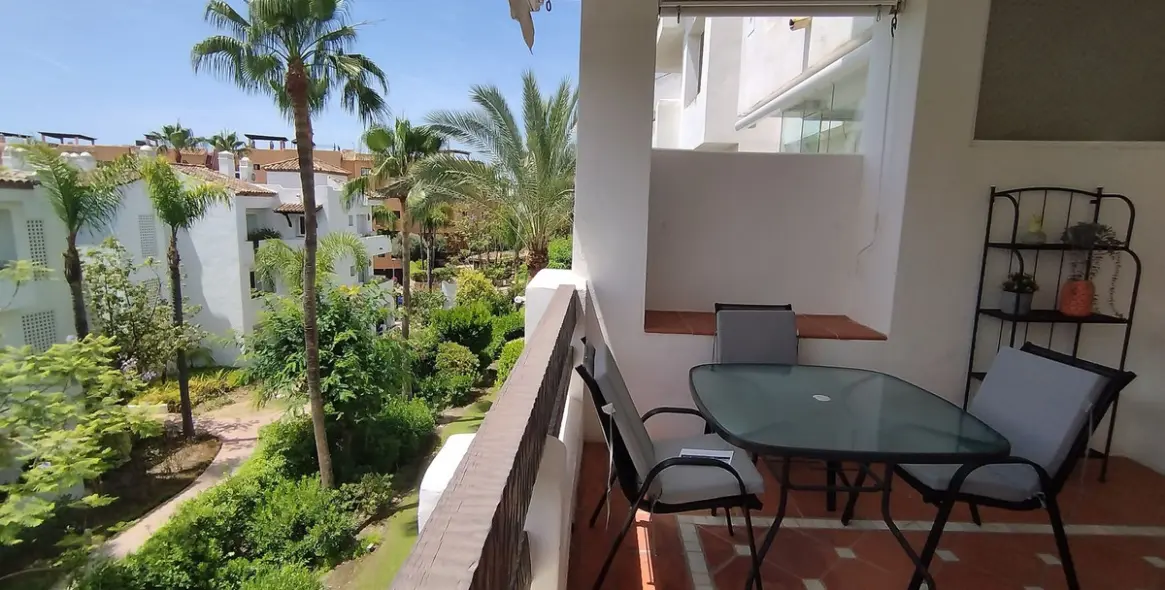 Short-term rent of middle floor apartment in Costalita 7