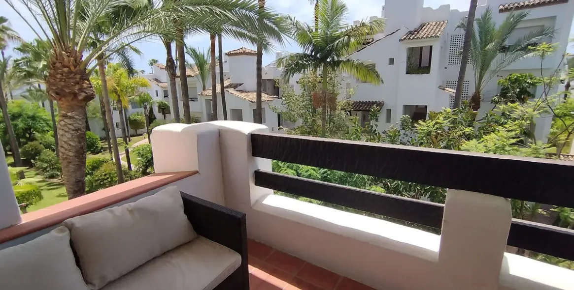 Short-term rent of middle floor apartment in Costalita 8