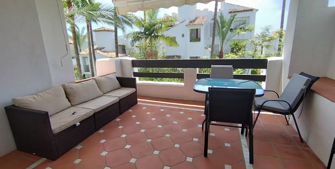 Short-term rent of middle floor apartment in Costalita 9