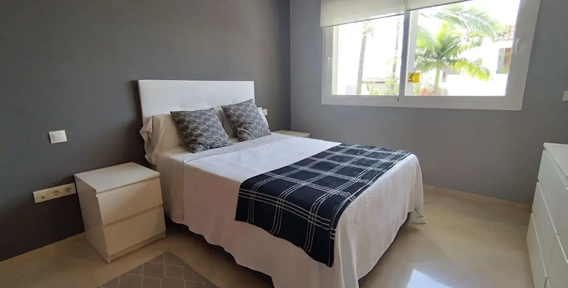 Short-term rent of middle floor apartment in Costalita 11