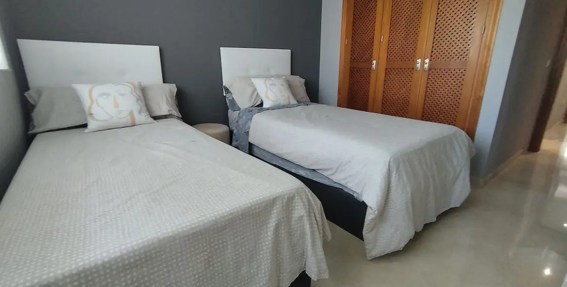 Short-term rent of middle floor apartment in Costalita 15
