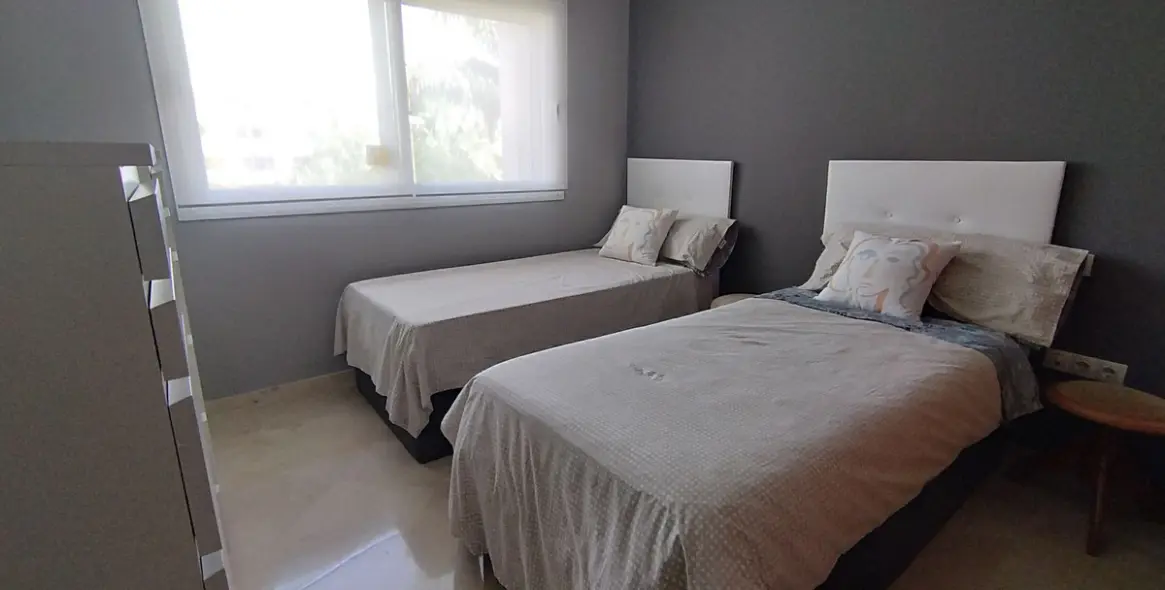 Short-term rent of middle floor apartment in Costalita 16