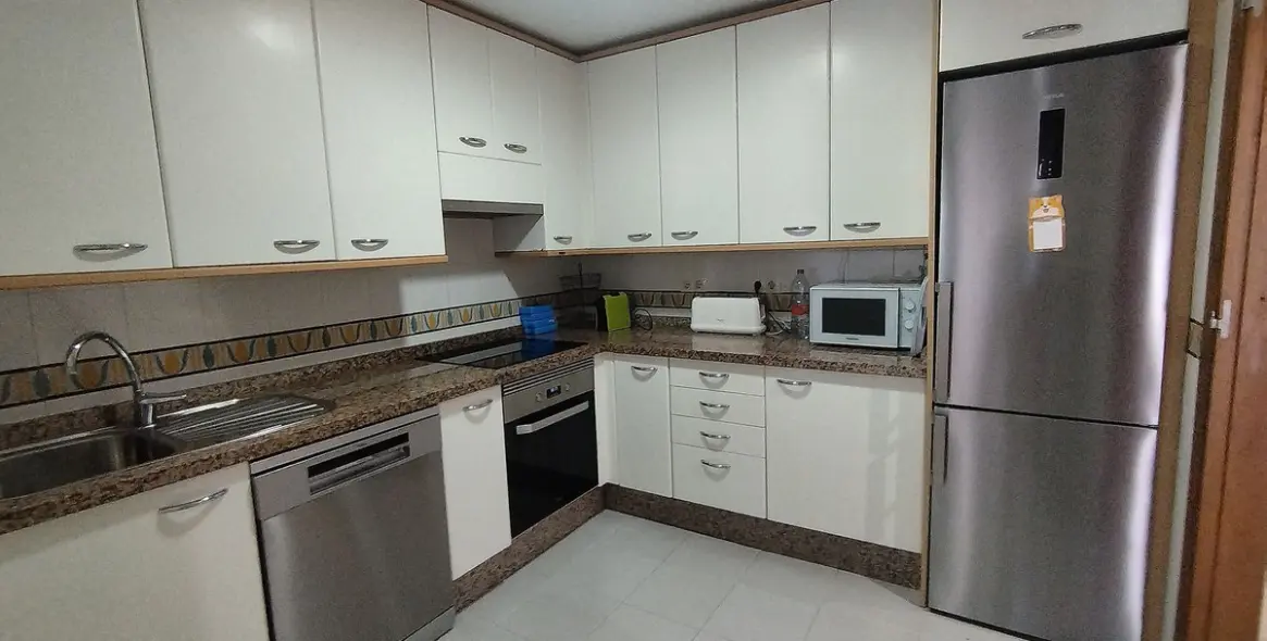 Short-term rent of middle floor apartment in Costalita 18