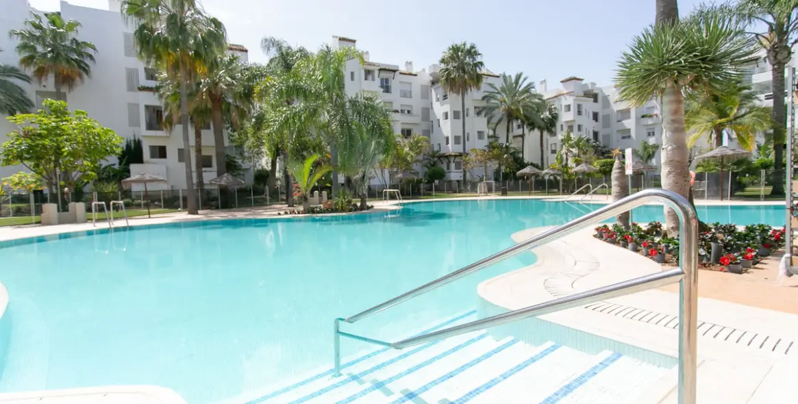 Short-term rent of middle floor apartment in Costalita 23