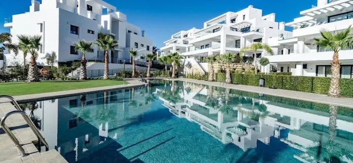 Short-term rent of middle floor apartment in Estepona 0