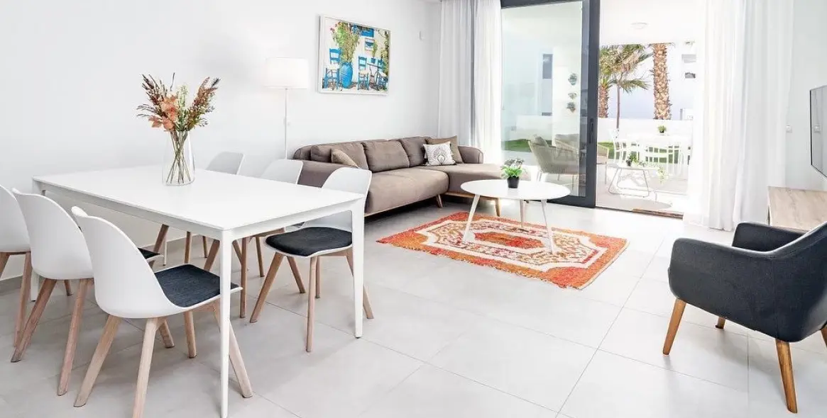 Short-term rent of middle floor apartment in Estepona 2