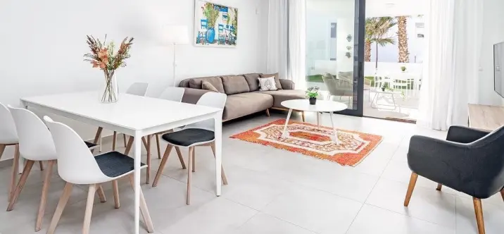 Short-term rent of middle floor apartment in Estepona 1