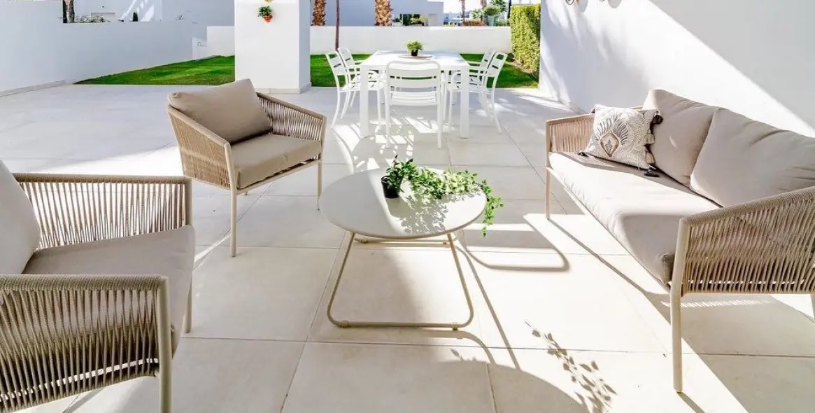 Short-term rent of middle floor apartment in Estepona 3