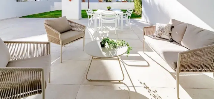 Short-term rent of middle floor apartment in Estepona 2