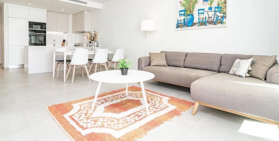 Short-term rent of middle floor apartment in Estepona 4