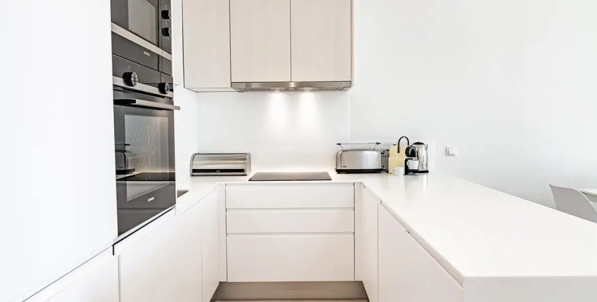 Short-term rent of middle floor apartment in Estepona 8