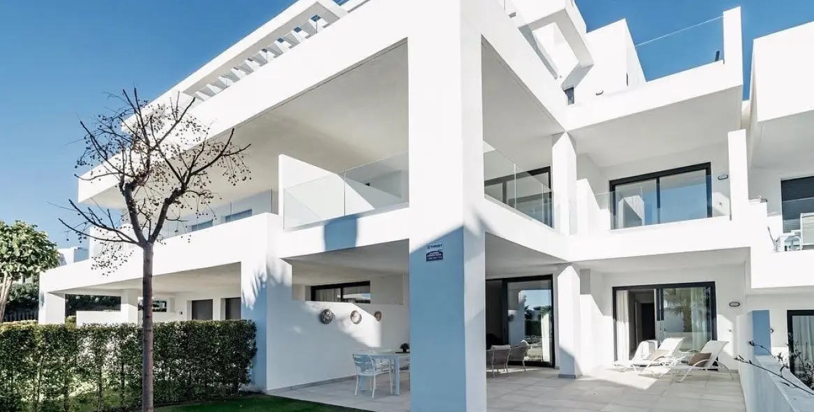 Short-term rent of middle floor apartment in Estepona 10