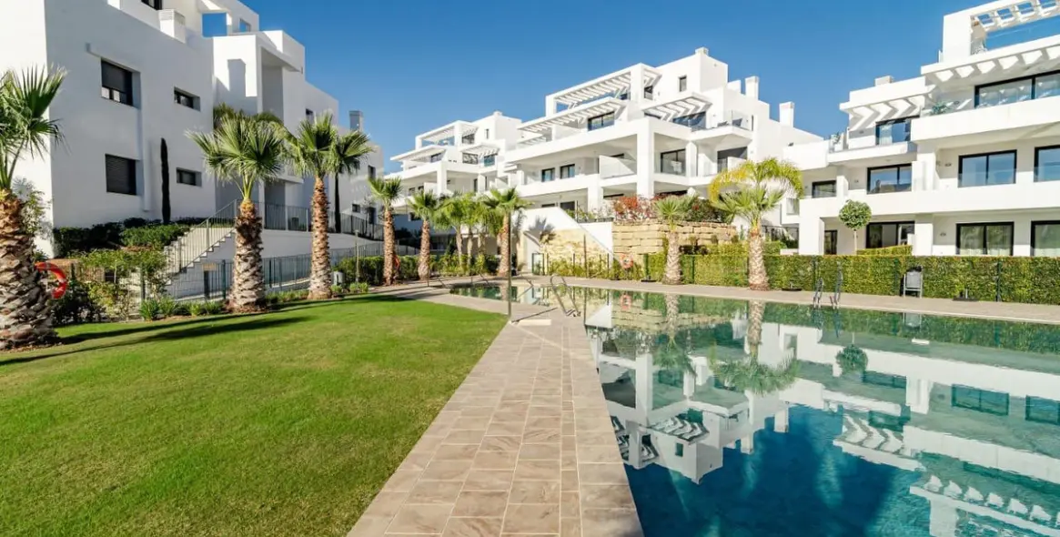 Short-term rent of middle floor apartment in Estepona 12