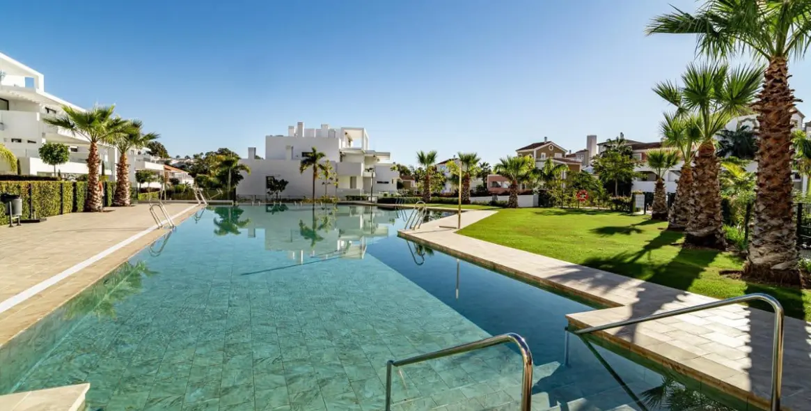 Short-term rent of middle floor apartment in Estepona 15