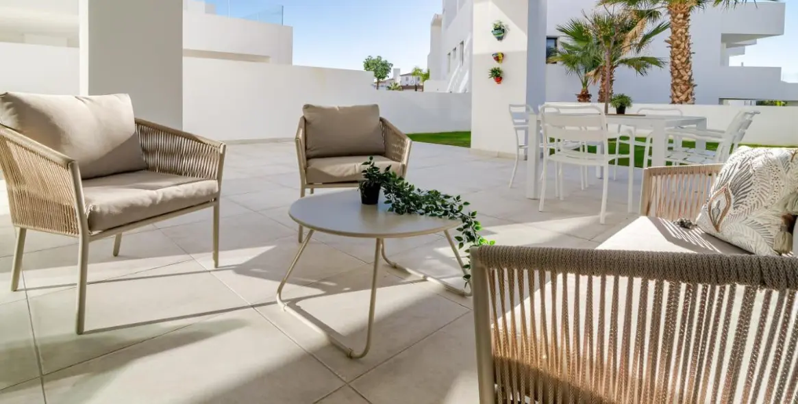 Short-term rent of middle floor apartment in Estepona 19