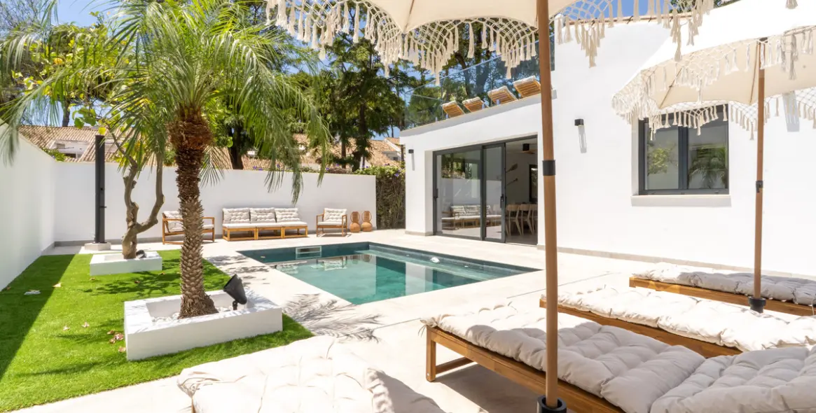 Short-term rent of detached villa in Nueva Andalucía 1