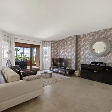 Sale of ground floor apartment in Higueron