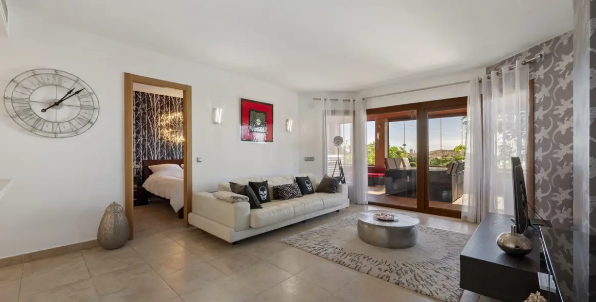 Sale of ground floor apartment in Higueron 20