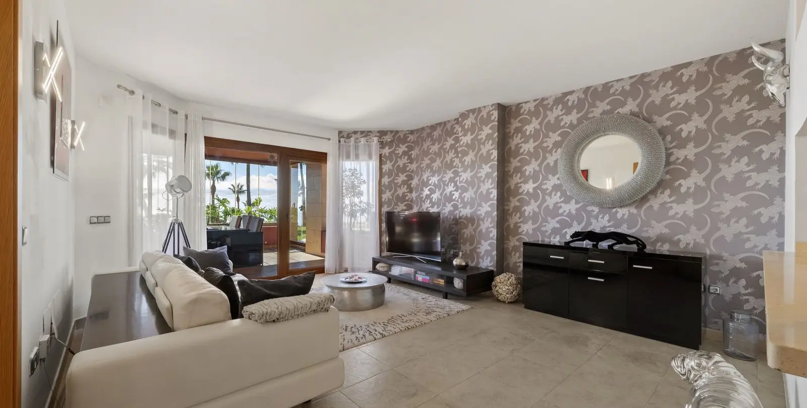 Sale of ground floor apartment in Higueron 4