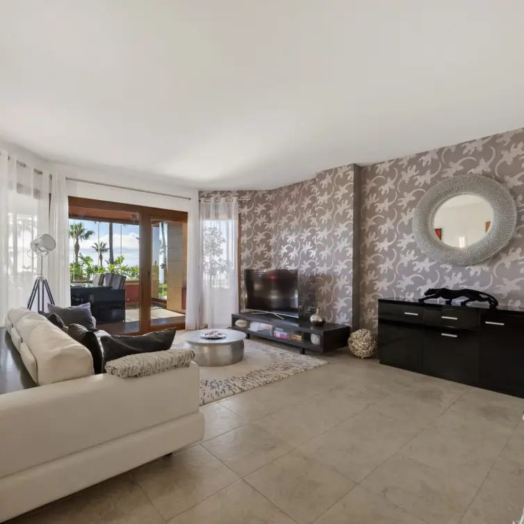 Sale of ground floor apartment in Higueron