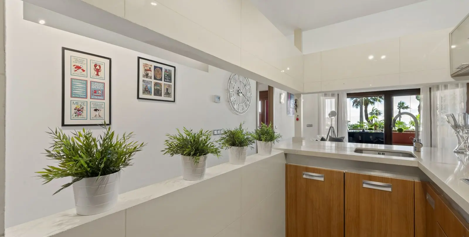Sale of ground floor apartment in Higueron 16