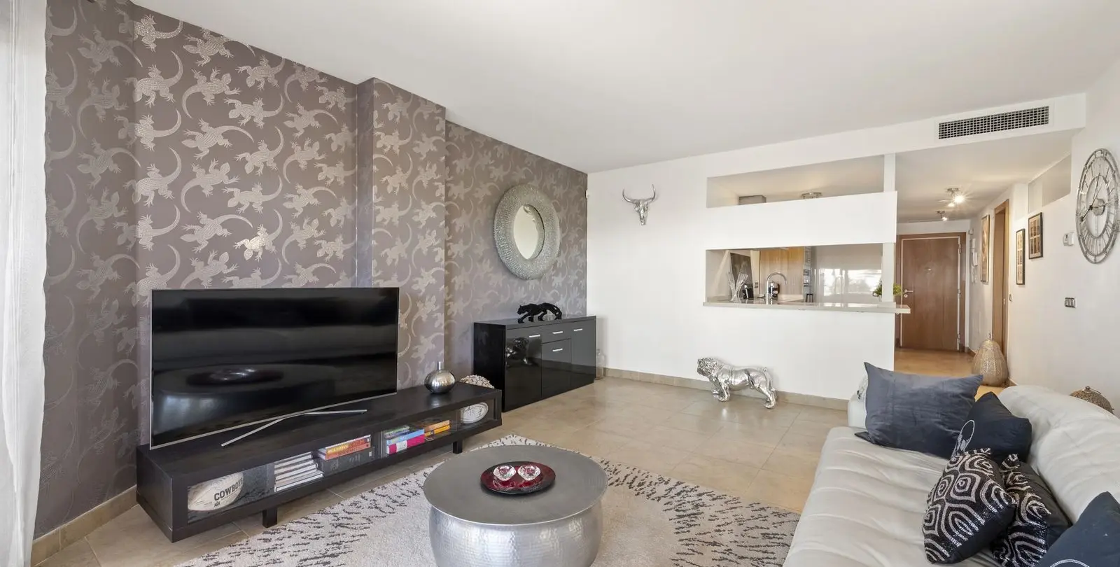Sale of ground floor apartment in Higueron 19