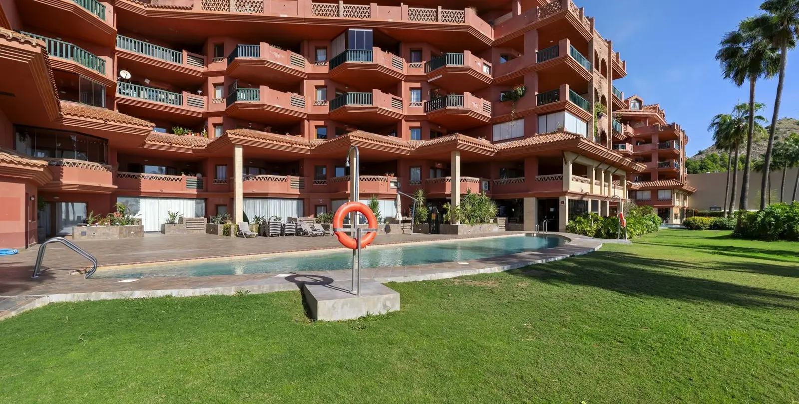 Sale of ground floor apartment in Higueron 24