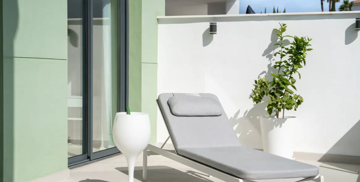 Venta de apartamento en planta media en Calanova Golf 23
